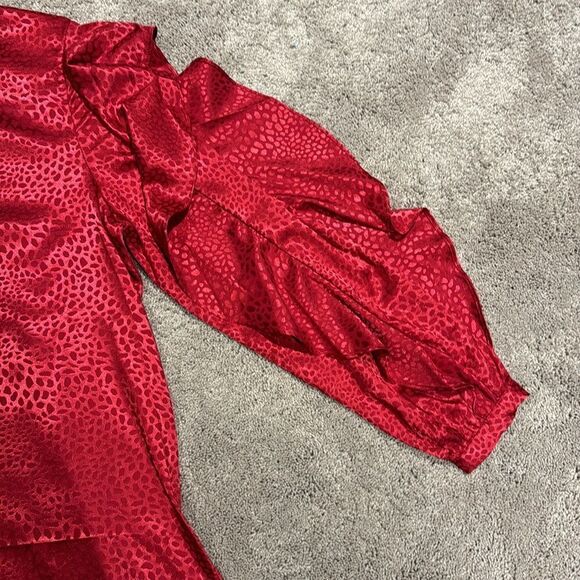 Red leopard silky blouse. Ruffle sleeves. Gorgeous! Size small runs bigger - Picture 10 of 12